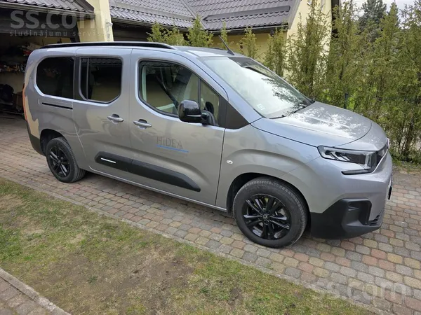 Uzņēmums pārdod Citroën Berlingo Bluehdi 130 AT Shine L2. Garantija: 5 gadi
