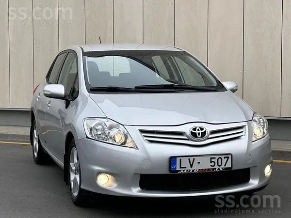 Toyota Auris. Automats. Facelift Model. Originals Nobraukums 185000km. 

П