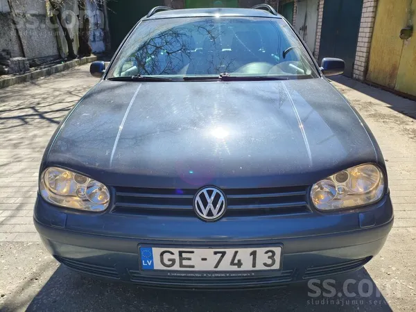 Labs auto ar uzticamu un degvielu taupošu dzinēju. Labas ziemas riepas, jaun