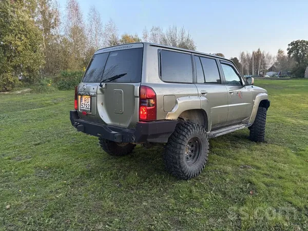 Pārdod 2008. Gada Nissan Patrol ar 3.0 common rail dīzeļa motoru. Auto pārbū