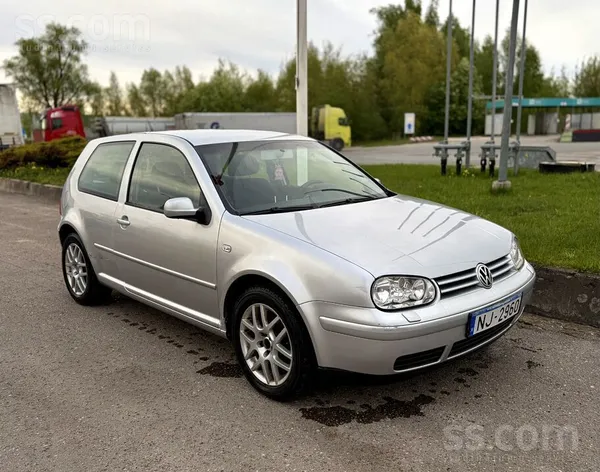Pārdod VW Golf 4 Pacific edition divu durvju hečbeku. Apskate gandrīz līdz g