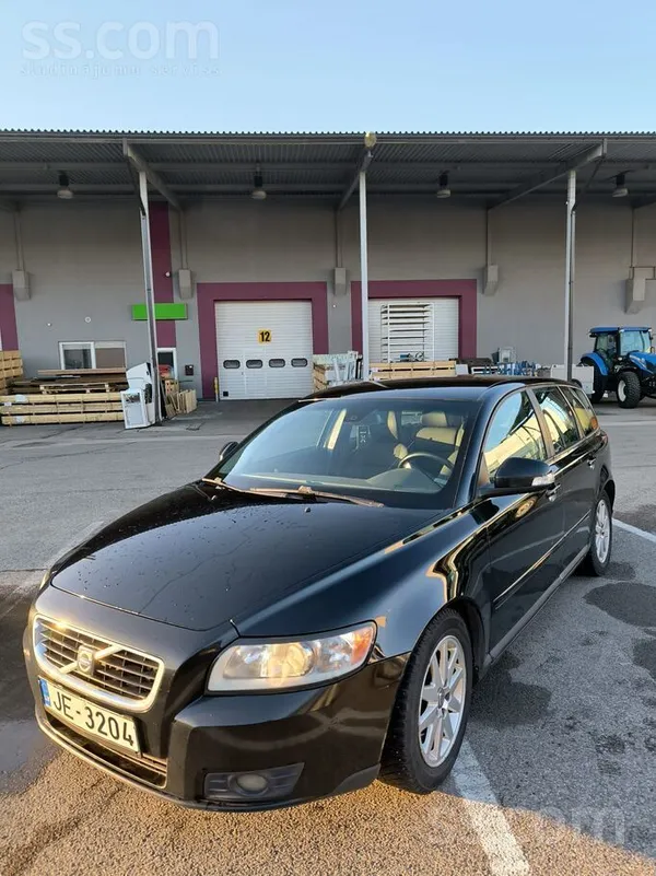 Pārdodu ekonomisku volvo ar 1.6dīzeļmotoru, manuālo kārbu, ritošā daļa ir kl