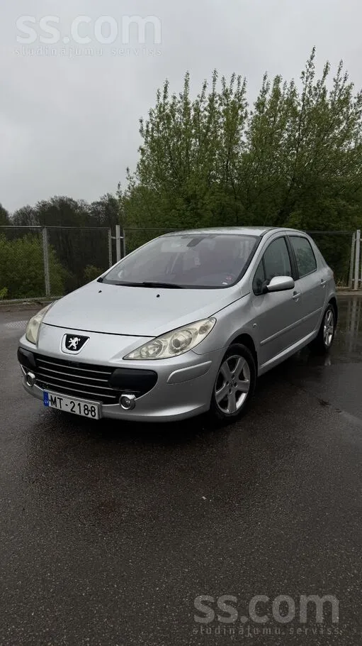 Peugeot 307 2.0 дизель 100 kW, автомат 6 ступенчатый aisin. 
Кондиционер и