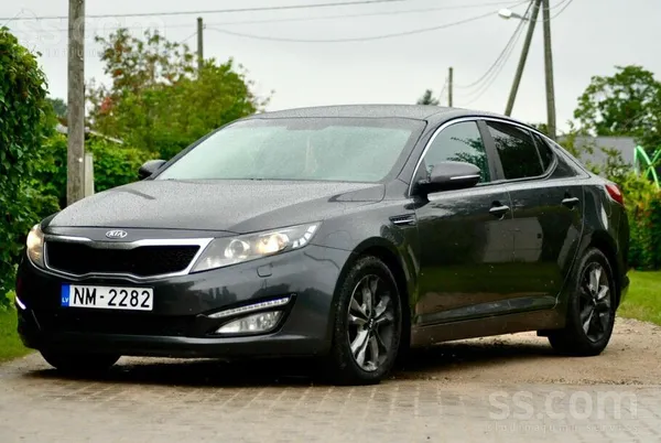 Uz tirdziņu dodas Kia Optima. Auto kopts, salonā nav smērēts. Šim gadam nav