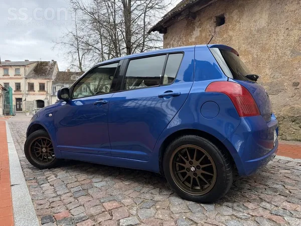 Jauna skate, 4 durvju - Pārdodu Suzuki Swift 1.3 benzīns ar manuālo kārbu. Ļ