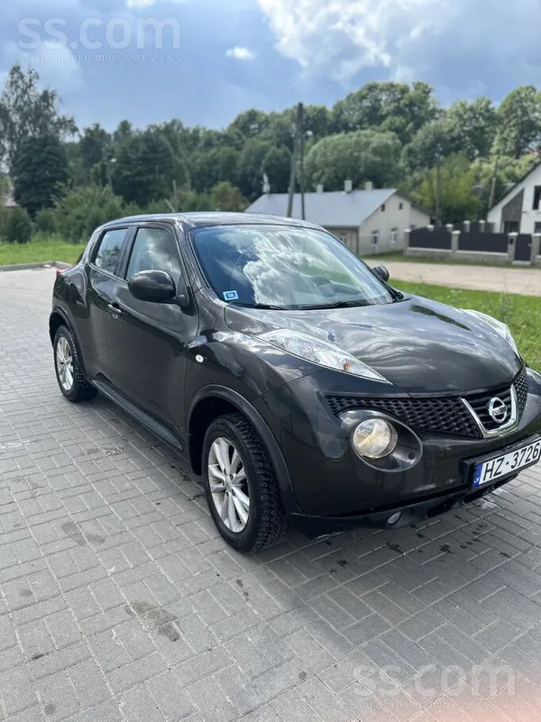 Nissan Pārdodu auto labā tehniskā stàvoklī.