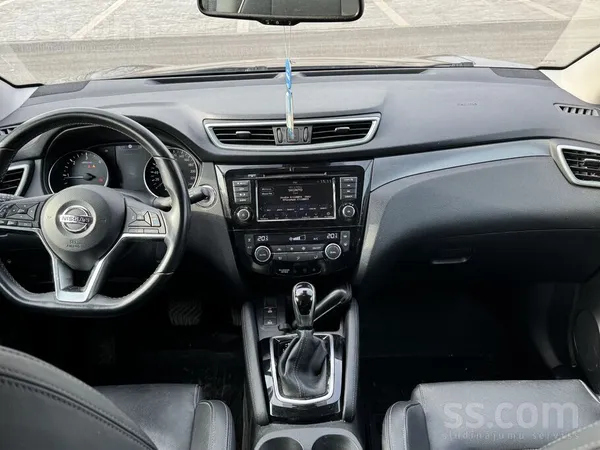 Pardodas auto pirktais jauns Latvija pie dilera. Viens ipašnieks. Pilna komp