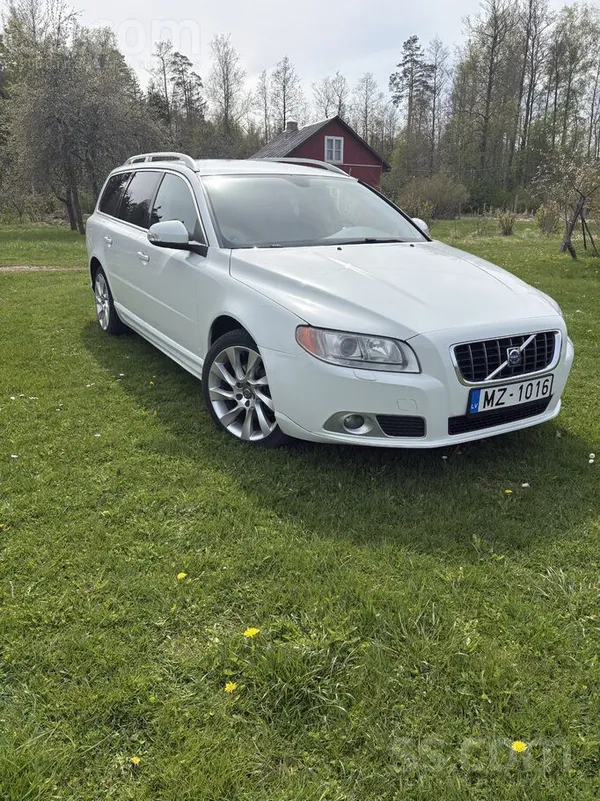 Volvo Pārdod Volvo v70 summum ar 2.4d 120kw dzinēju. Aut