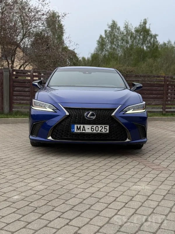 Pārdošanā Lexus ES F Sport ļoti retā komplektācijā zilā F Sport krāsā ar sar