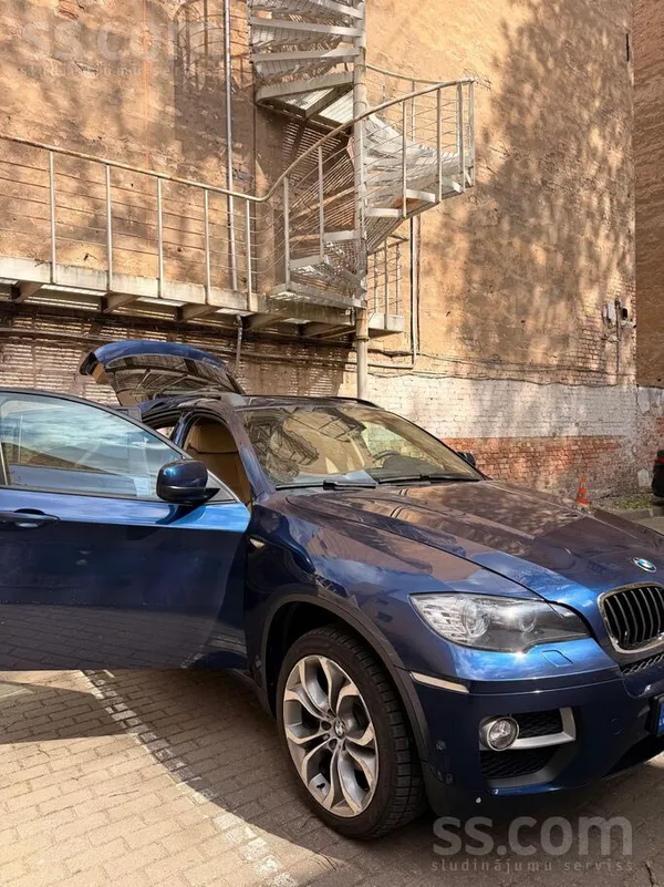 BMW Pārdod BMW X6 2012. gada modeli ar maksimālo kompl