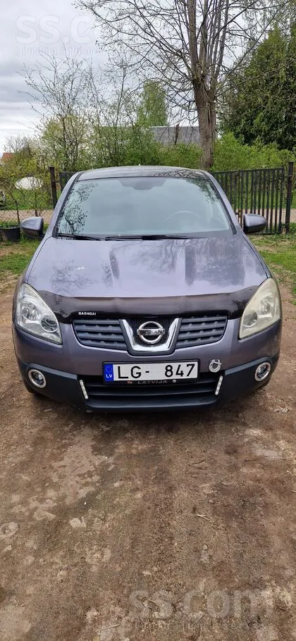 Nissan Garāžas auto. Kopts, uzpasēts auto.
