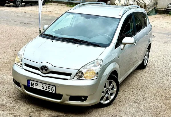 Toyota Toyota Corolla Verso 2.2 D-4D (Nejaukt ar D-Cat). 