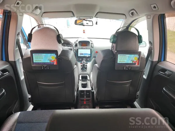 Opel Zafira Opc sporta paka gan virsbūvei gan salonam.