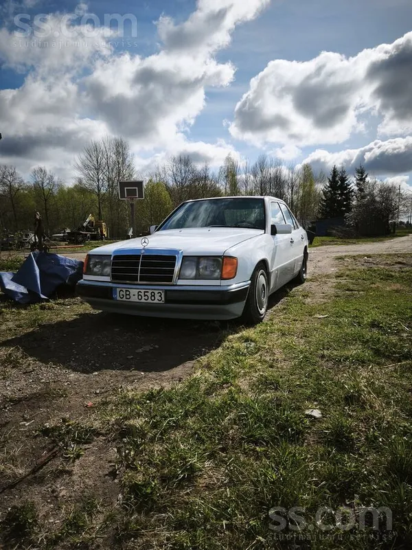 Mercedes Auto labā stāvoklī, bija pāris gadus nostāvējis ga