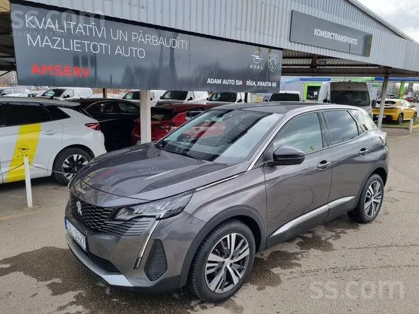 Peugeot Benzīns ar automātisko 8 - pakāpju pārnesumkārbu. 