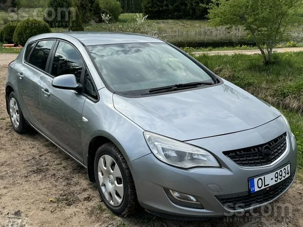 Opel Pārdod Opel Astra 2011g. 81kw . Vidējais patēriņš 