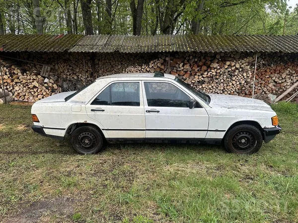 Mercedes Privātpersona nesteidzīgi pārdod 1985 g. Mercedes-