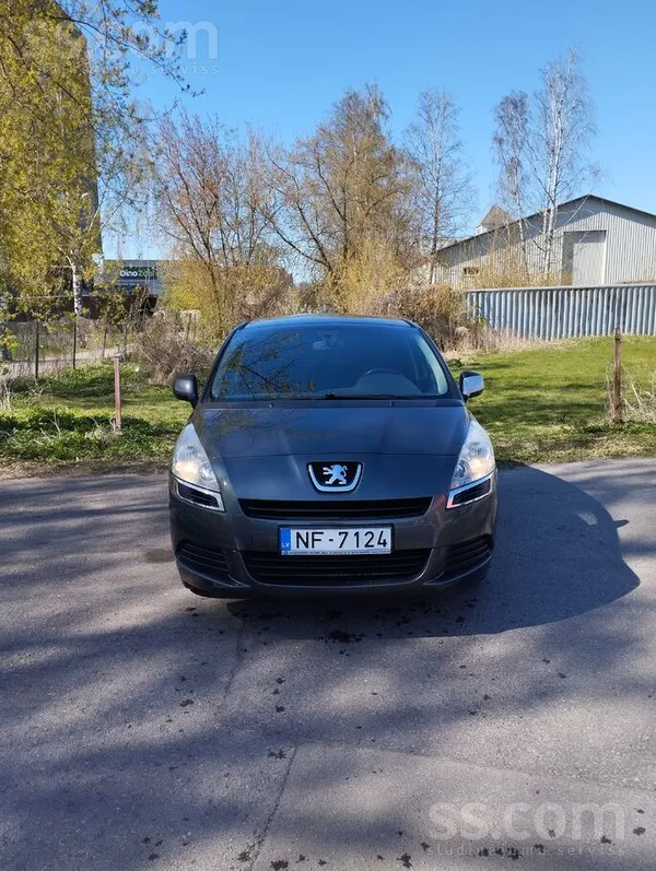 Peugeot Pārdodu savu automašīnu. Tā ir normal stāvoklī. Kr