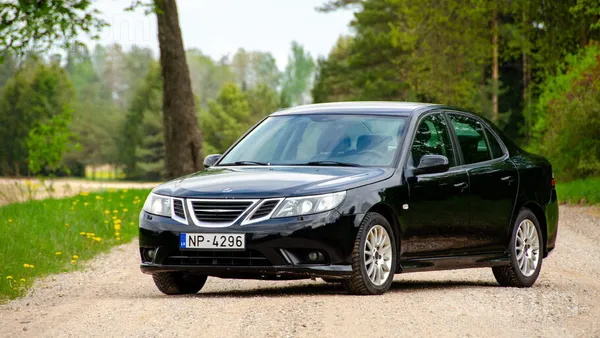Saab Džentelmeņu auto. Kluss, drošs, pārliecināts autiņ
