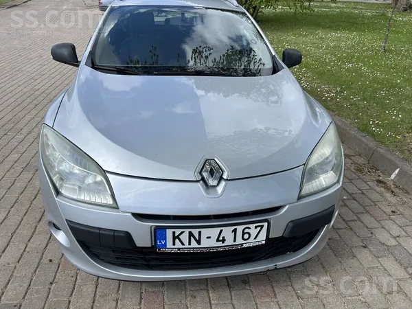 Renault Pardod Renault ar mainitu moturu jo ieprieksejais