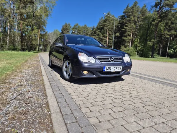 Mercedes Pārdodas labs, žiperīgs mersīts. Mazs un kompakts.