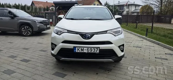 Toyota Продаётся Toyota Rav4 Hybrid 2016 года. Надёжный и