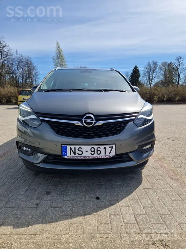 Opel Pārdodu opel zafira tourer c, 2017. gada Face Lift