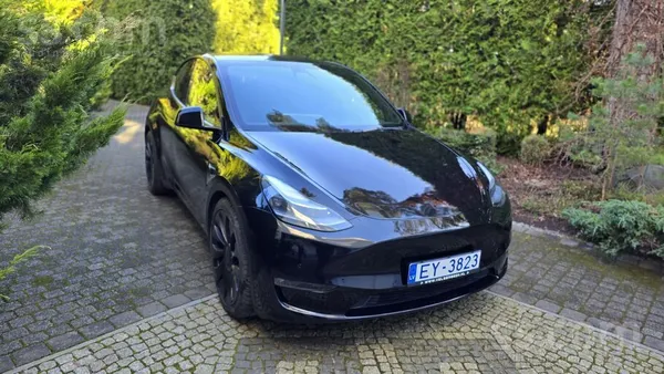 Pārdod Tesla Model Y Performance, pilnākā komplektācija, kas iekļauj arī Full Self D