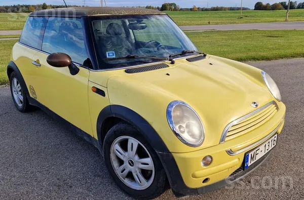 Pārdodu Mini Cooper. Dzīves apbružāts, taču joprojām sprigans. Detaļas sazin