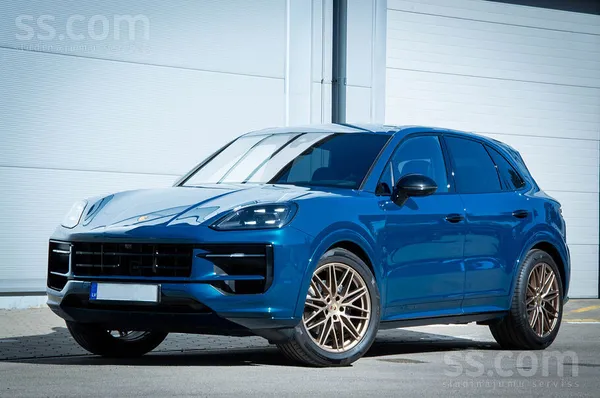 Porsche Cayenne Sport Chrono Plus

- Montego Blue Metallic krāsa
- Brambl