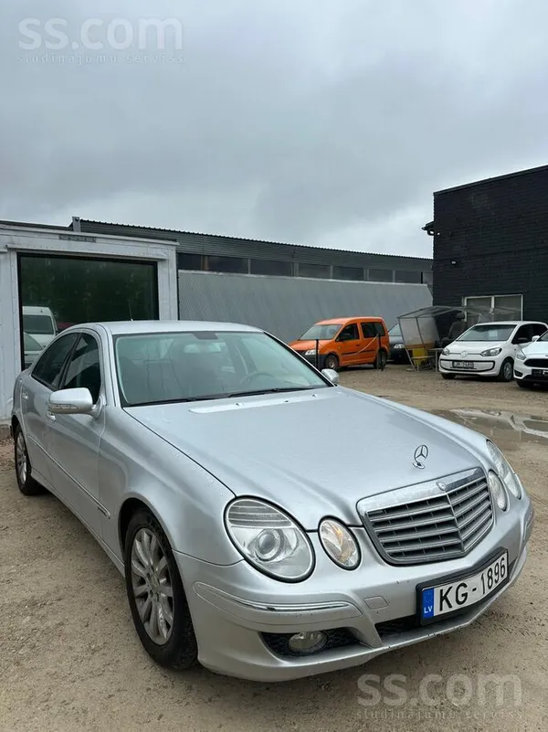 Mercedes benz e200 2.2d 100kw 
Dzinējs kārba darbojas labi 
Ir reizes kad