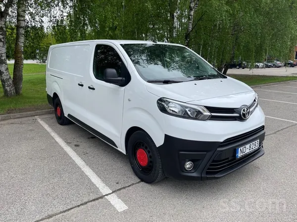 Toyota Uzņēmums pārdod automasīnu. Cena ar Pvn. Toyota Pr