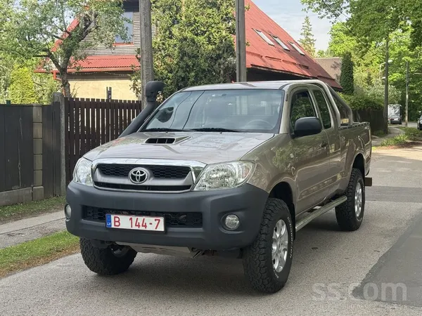 Toyota 2.5 dīzelis, liftots, ràmis bez rūsas, cena ar Pvn