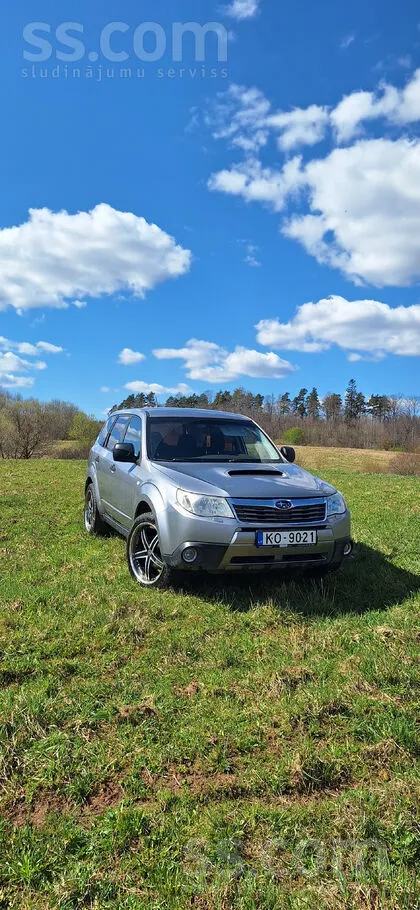 Tiek tirgots Subaru Forester 2.0 boxer dīzeļ auto. 4x4 darbojas. 2009. gada.