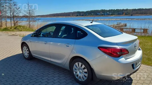 Opel Pirkta jauna un apkalpojusies pie oficiālā dīlera,