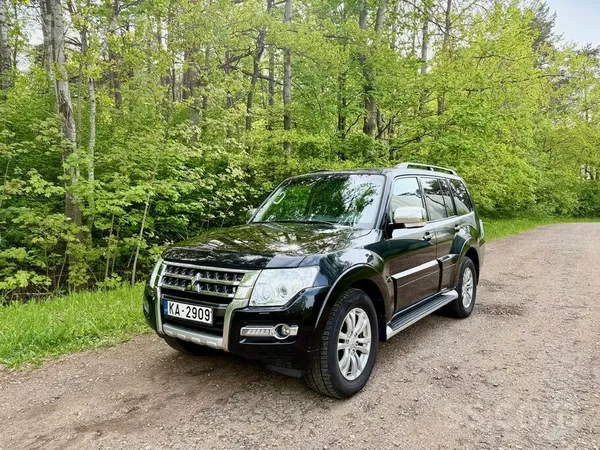 Pārdodu Mitsubishi Pajero, 2015. gada izlaidums. Pirkta Latvijā, viens īpašn