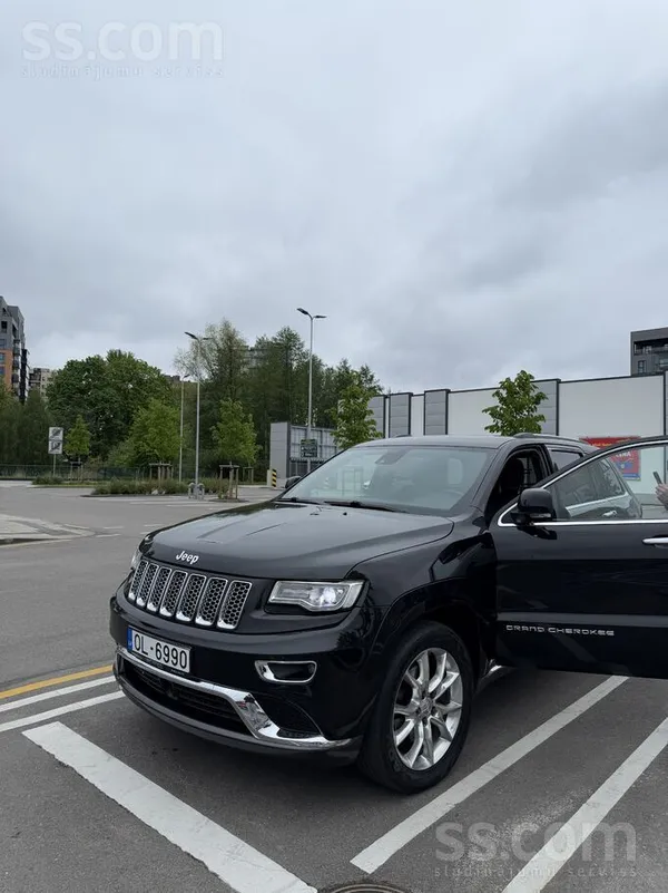 Pārdodu ļoti komfortablu un jaudīgu Jeep Grand Cherokee Summit komplektācijā