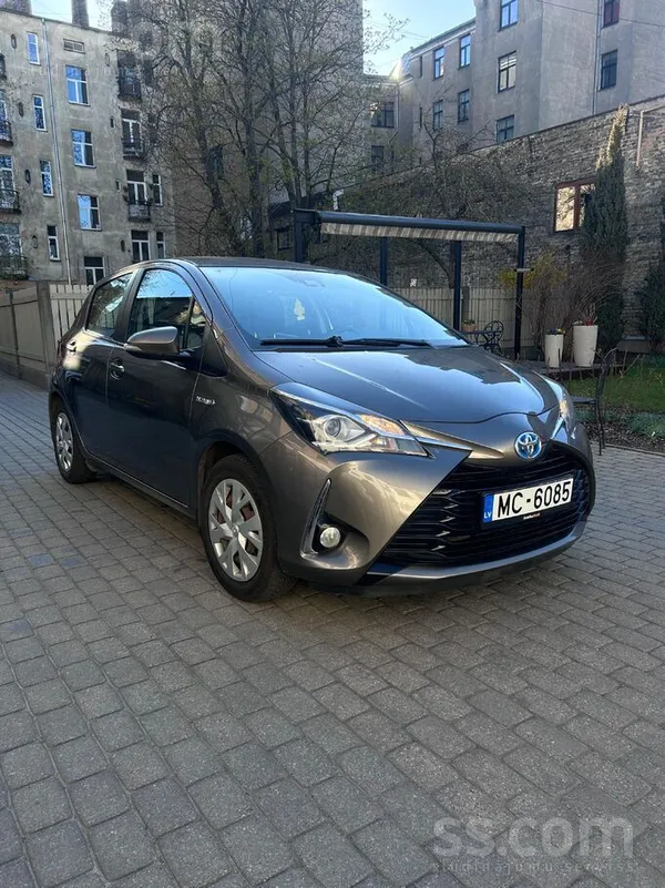 Pārdod ekonomisku un uzticamu Toyota Yaris Hybrid labā tehniskā stāvoklī. Au