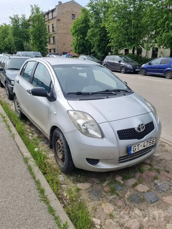 Yaris ejošā kārtībā. Kādu laiku nav braukts. Ir vizuāli defekti.