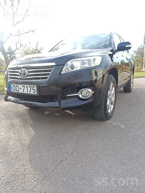 Toyota Pārdodu pilnpiedziņas auto, kurš droši jūtas gan p