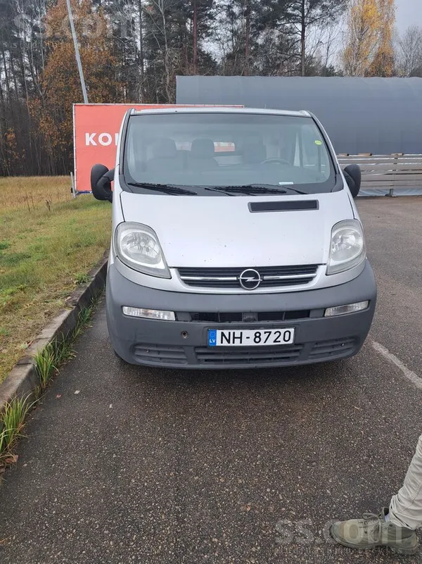 Pārdodu kravas busu. Izgāju skati, sadalījās celiņsiksna un ierāva zem zoben