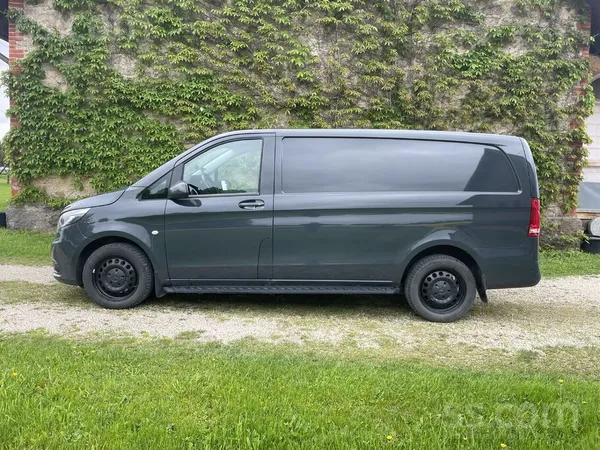Pārdodu Mercedes Vito kravas furgonu, trīs sēdvietas, 140kW, pilnpiedziņa, a