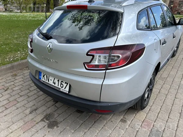 Renault Pardod Renault ar mainitu moturu jo ieprieksejais 