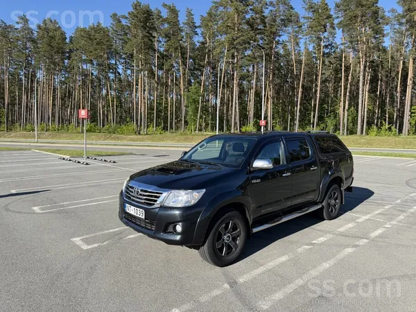 Toyota Pārdodu koptu Hilux svaiga T. A. automašīna lietot