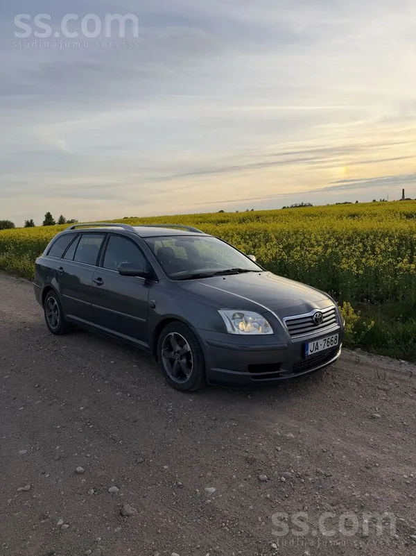 Toyota Izskatu arī maiņas variantus, vēlams ar automātisk