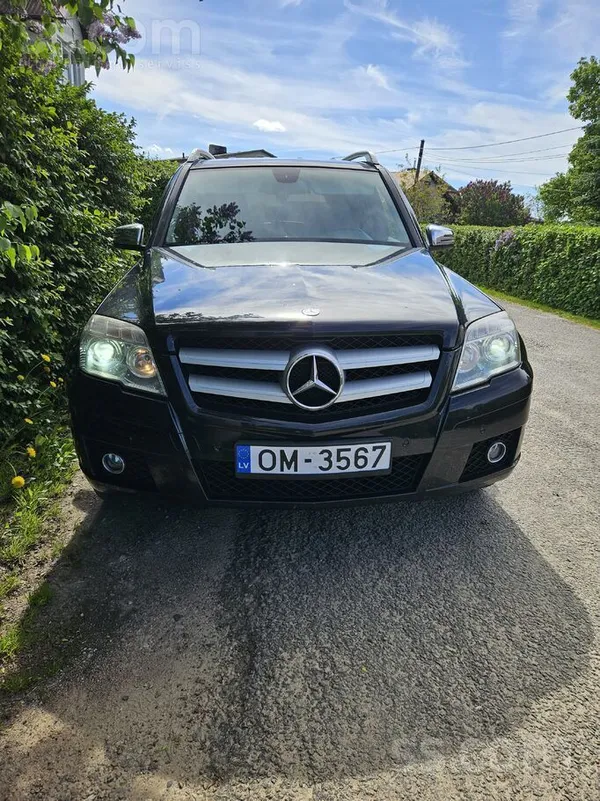 Mercedes Labs un drošs auto, viss no aprīkojuma darbojas.