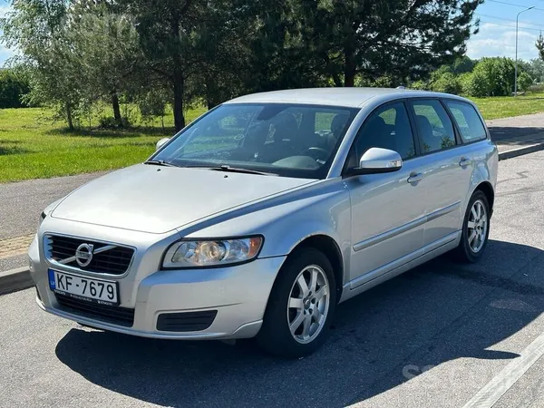 Pārdodas 2012. gada Volvo V50 1.6D D2, 84kW. 
Līdzi nāk ziemas riepu komple