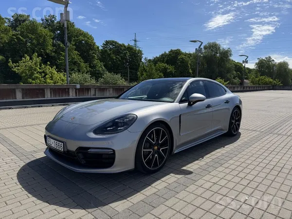 Porsche Porsche Panamera 4S GT Silver Metallic ar sarkanu