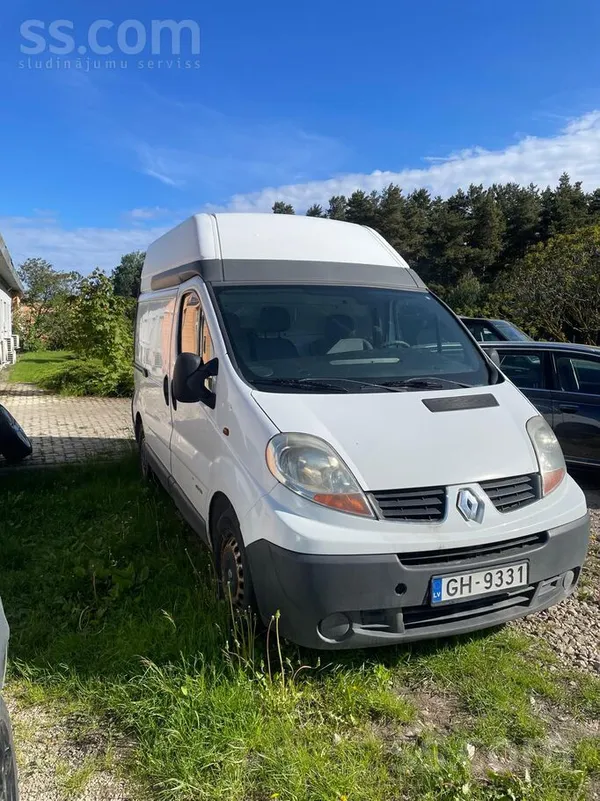 Renault Auto var iedarbināt bet ir liekas skaņas dzinējā.