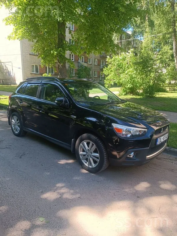 Mitsubishi Машина в хорошем состоянии ездила девушка. Есть кн